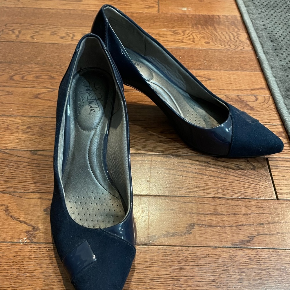 Navy LifeStride Pumps